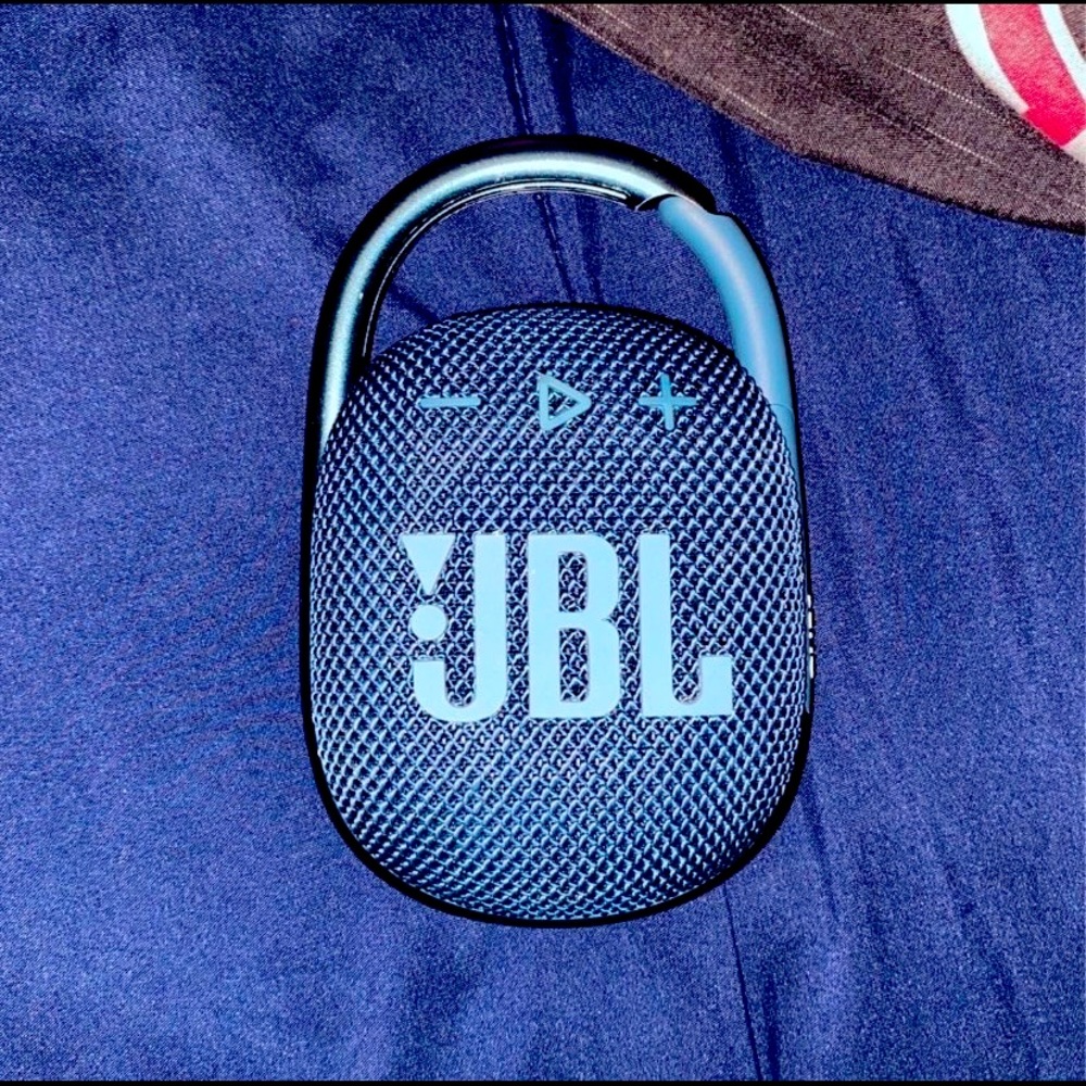 JBL clip 4 waterproof and dustproof